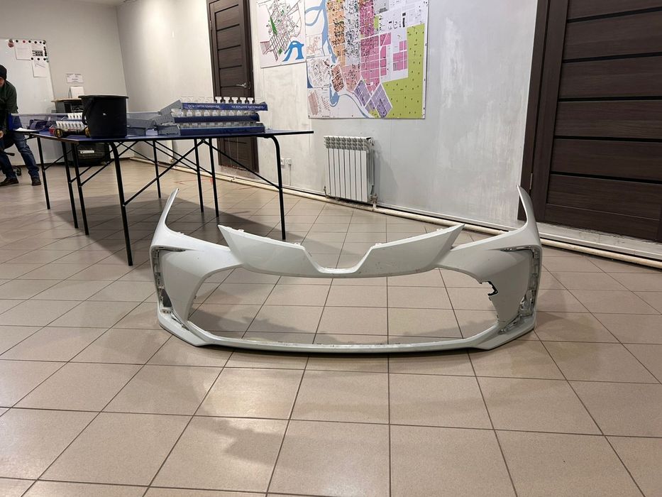 Продам бампер Тойота Королла