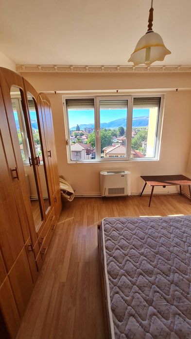 Дава се под наем Тристаен апартамент в Пирдоп - 100 кв.м за 500 € - Снимка #1