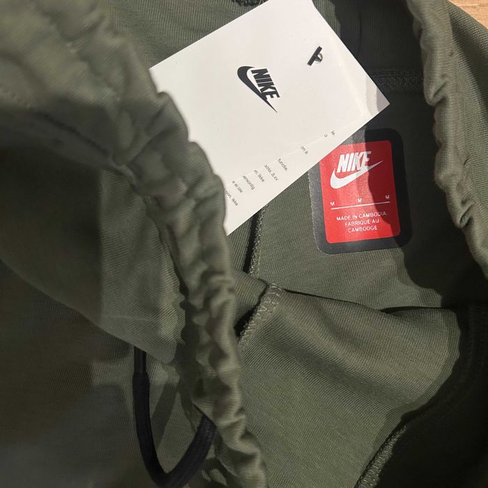 Nike Tech Fleece Shorts (M)