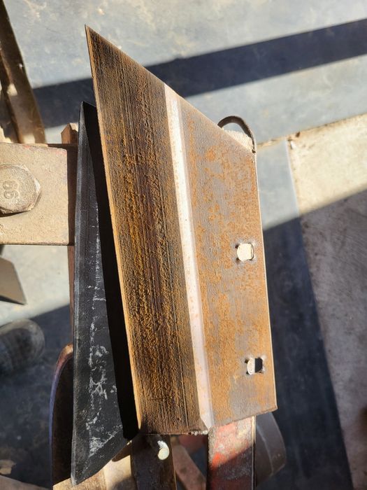 Лемежи за плуг от ресиорна шина, разстояние междуболто 100мм.