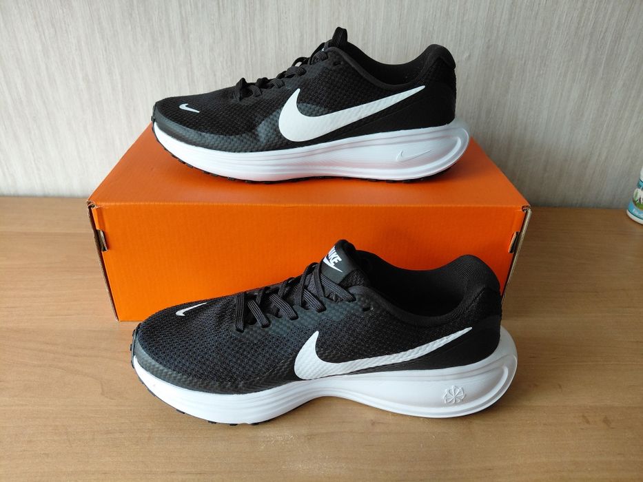 Дамски маратонки W Nike Revolution 8