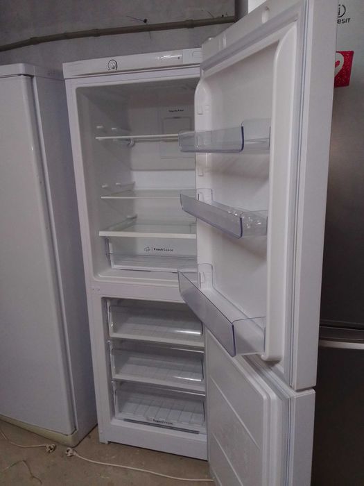 Холодильник indezit, Оборудование