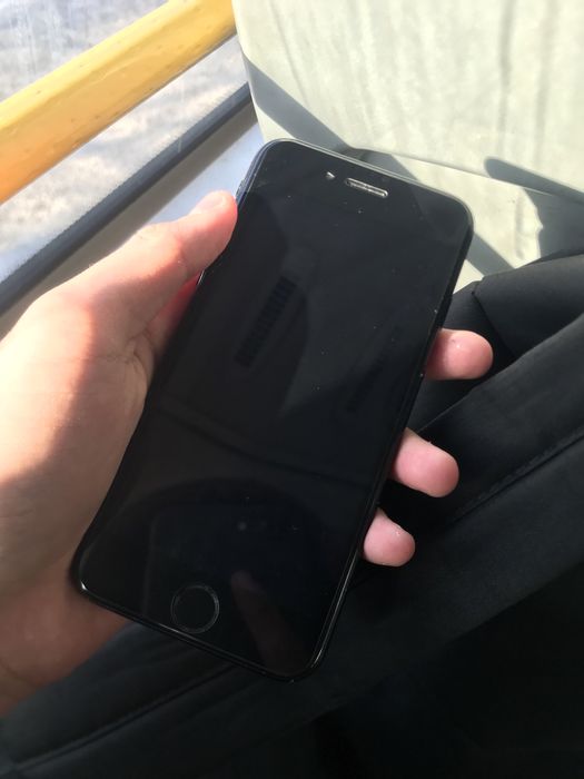 Айфон се 2020.