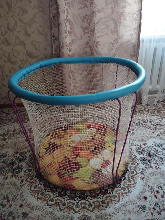 Продам детский стульчик + манеж.