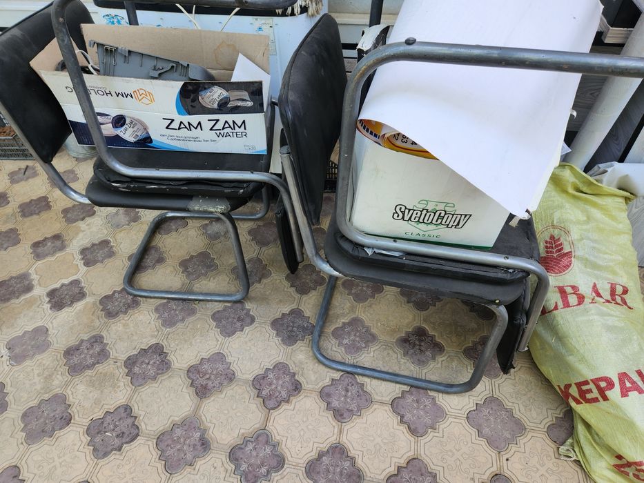 Parta stullarni sotaman O'quv markazlarga