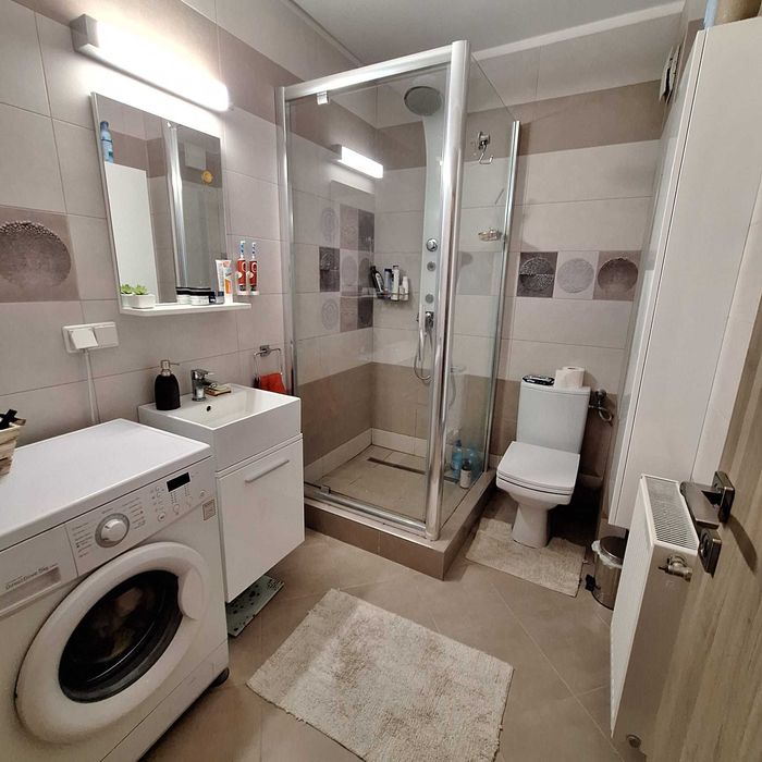 Apartament 3 camere Turnisor, 2 bai, 2 balcoane, cămară, loc parcare