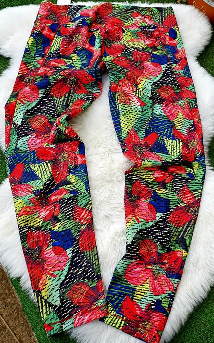 Adidas оригинален дамски клин Л размер нов