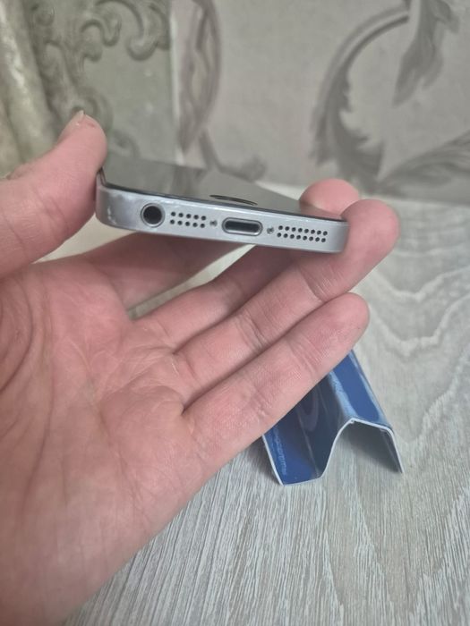 Продам айфон se 64 гигабайт