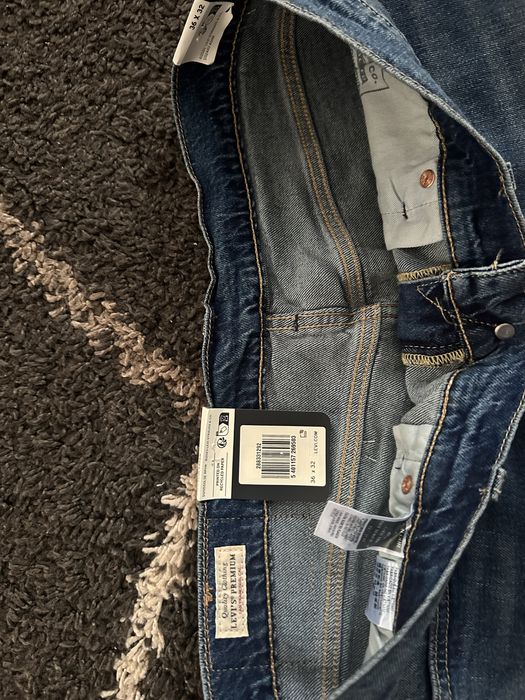 Vând Blugi Levis Barbati