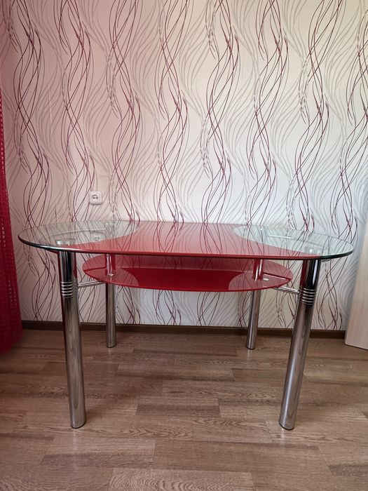 Продаю кухонный стол