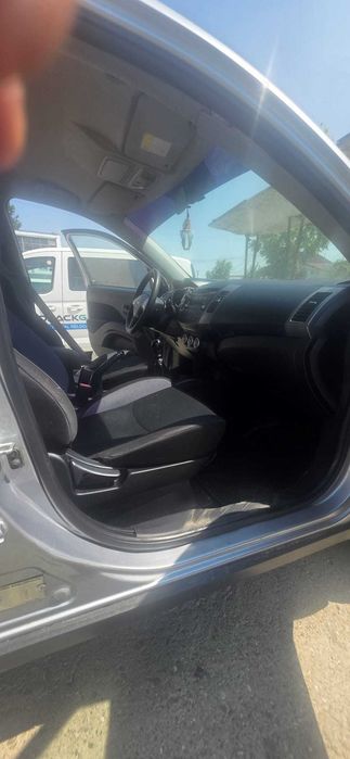 Mitsubishi Outlander 2