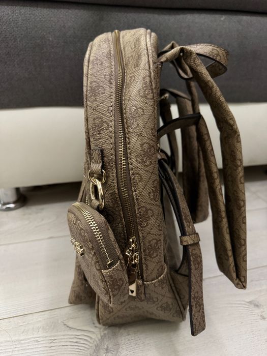 Нова раница Guess