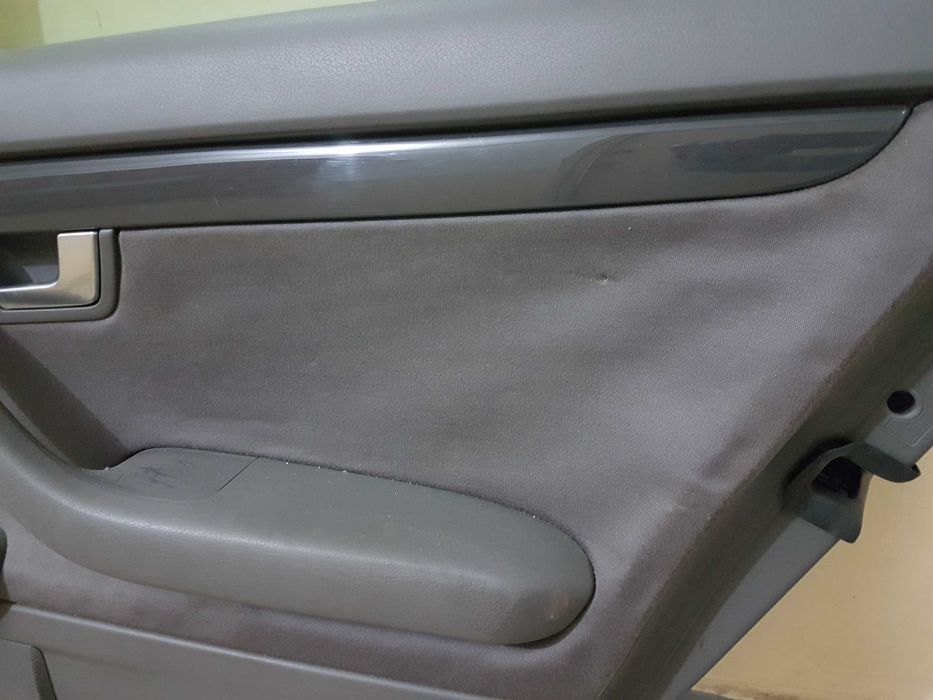 Ușă spate dreapta completă, Audi A4 B6 Sedan, 2001, culoare LY7W, in stare foarte buna, fara rugina, bandourile in stare perfecta