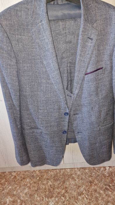 Продам костюм тройка 52 размер.