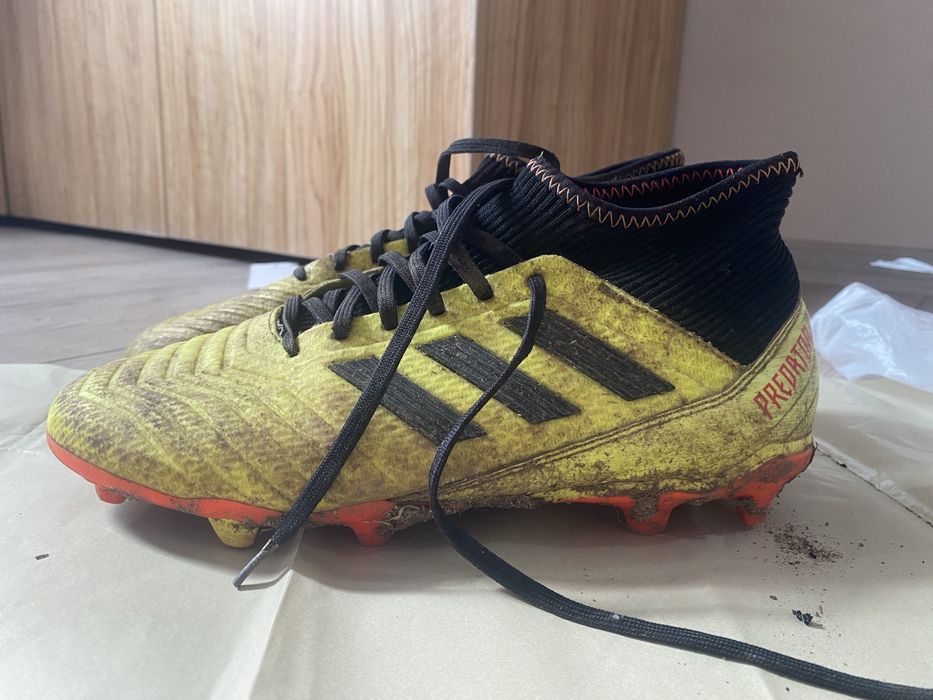 Футболни обувки Adidas Predator бутонки