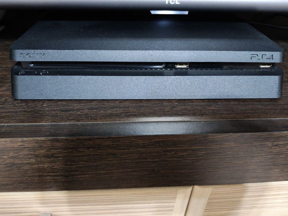 Продам Sony PlayStation 4 slim . Память 1 терабайт