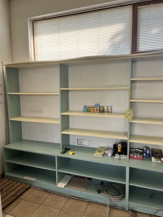 Равтове и стелажи