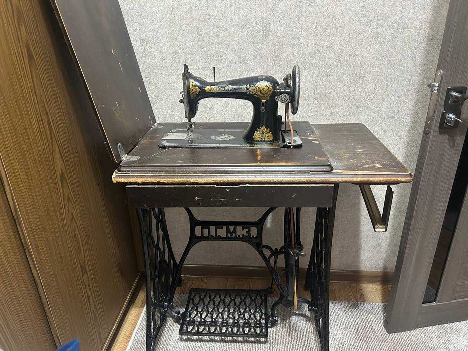 Швейная машинка П.Г.М.З. (металлолом)