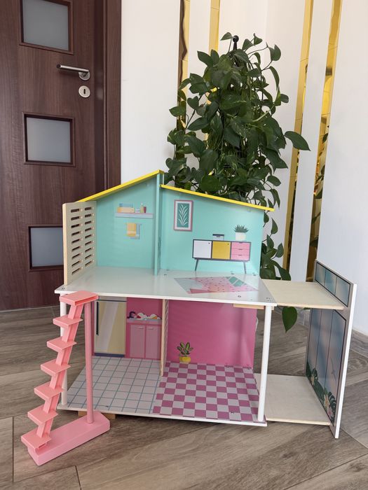 Casuta de papusi Playtive cu mobilier si terasa mobila, 59x66x30 cm