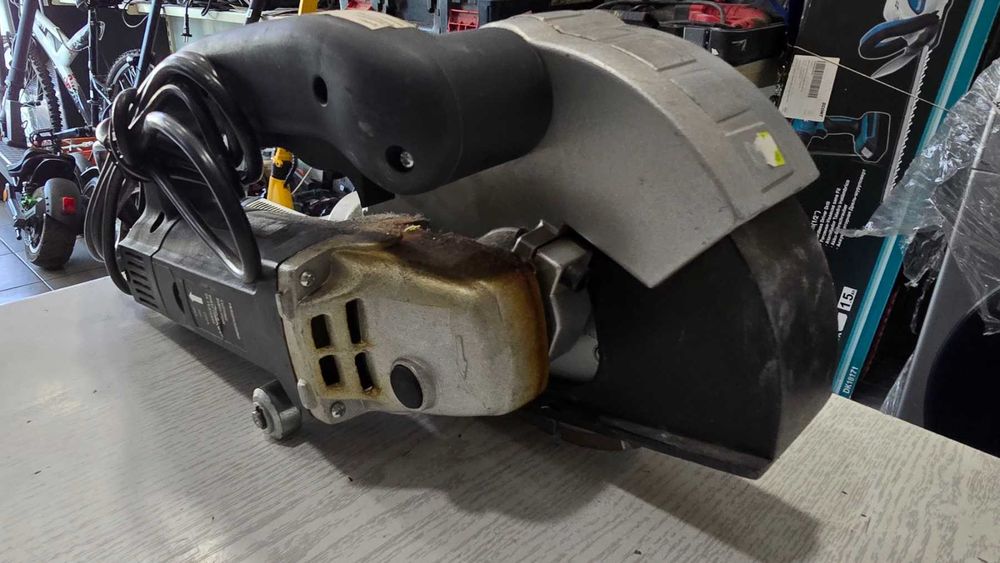 Фреза за канали Ferm FWS-150k