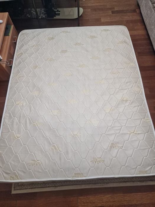 Продам матрас в отличном состоянии