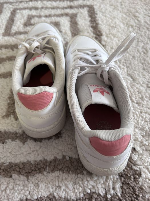 Tenisi Adidas, Marime 37