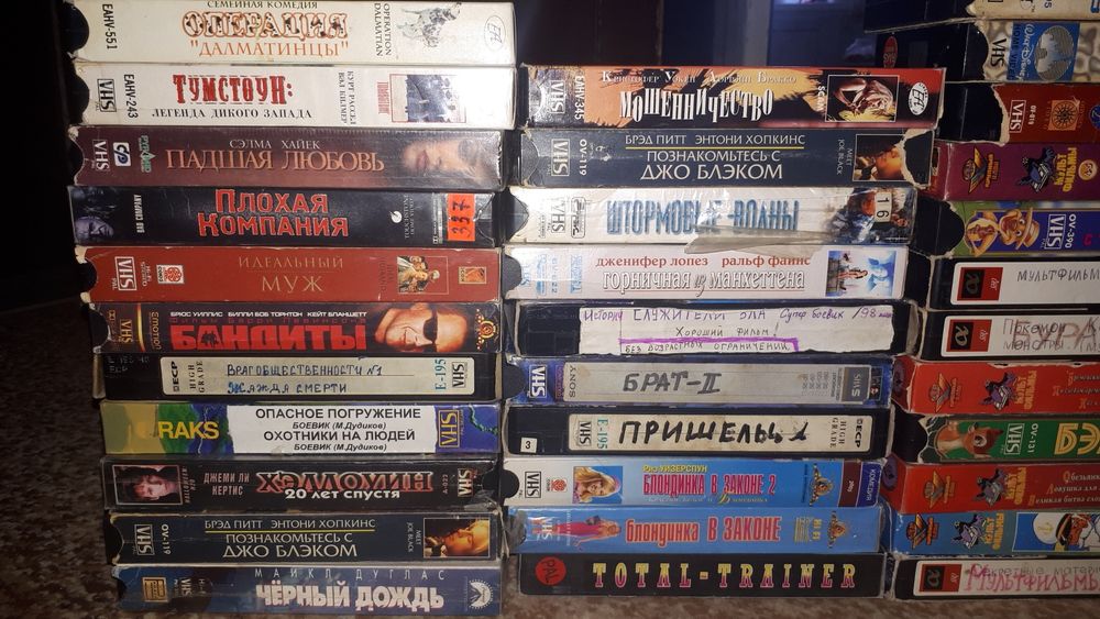 Видеокассеты фильмы.мульт.аудиокассеты.диски