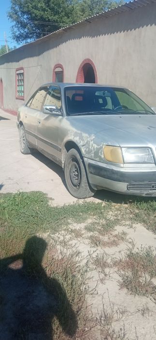 Ауди 100 С4.        .