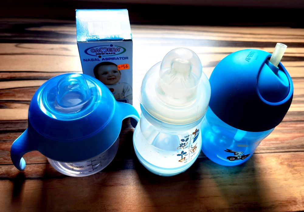 Лот от шишета, две от които са нови