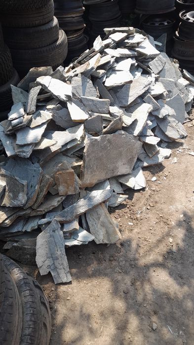 Vând piatra de placat verde