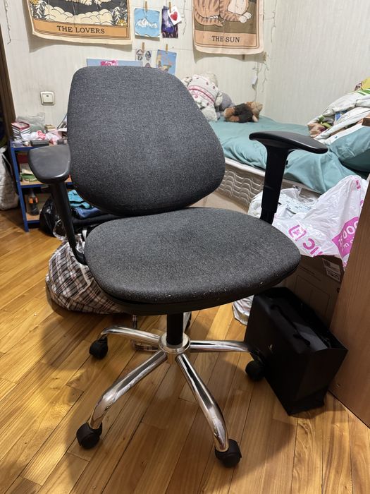 Компьютерное черное кресло