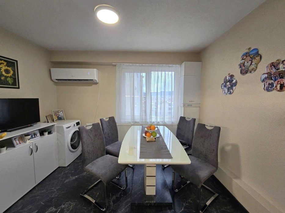 Тристаен апартамент с модерно обзавеждане за продажбва в Разлог