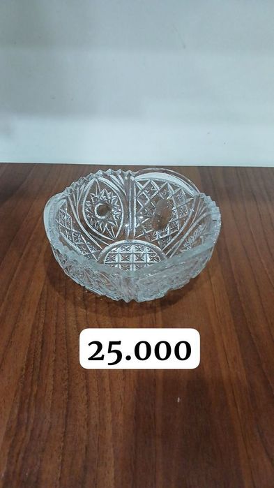 Xrustal stakan vazalar sotiladi
