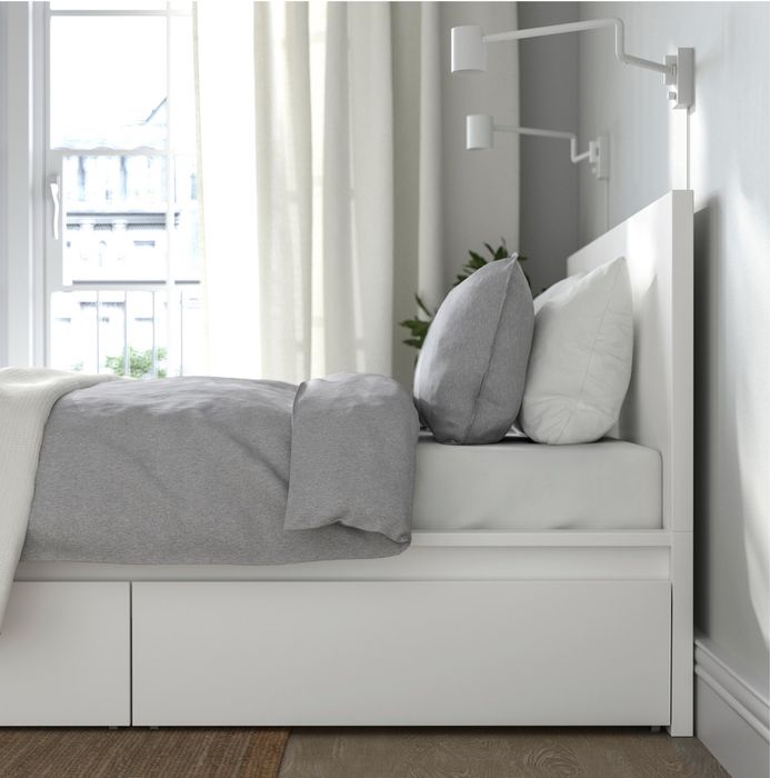 Легло Malm Ikea с чекмеджета