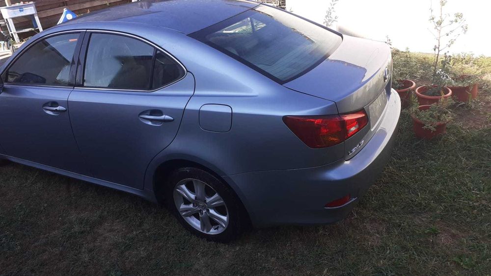 Dezmembrez Lexus IS 220