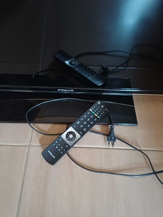 Vând Televizor LED Finlux 40FLHYR137B (40 inch / 102 cm)