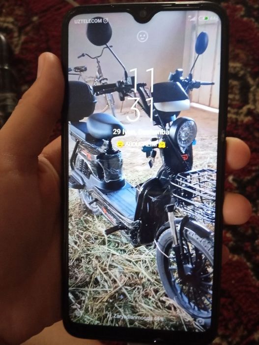 Redmi 7 holati yaxshi faqat sensori salgina singan