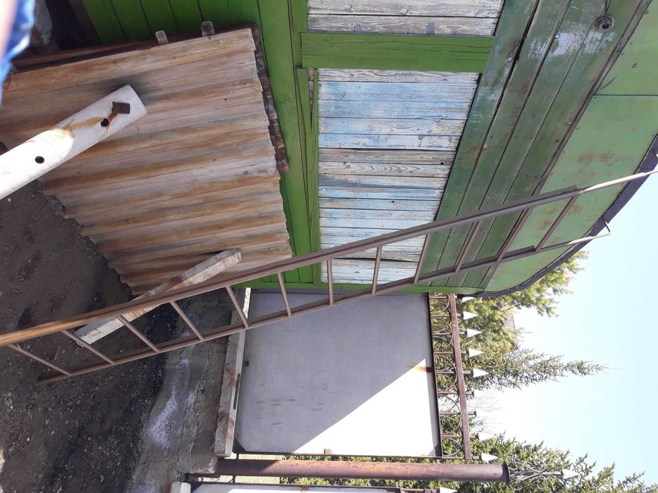 Лестница приставная металлическая