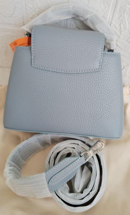 Светло синя baby blue Louis V