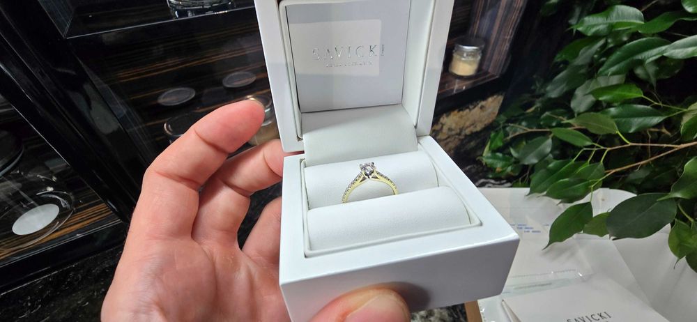 ГОДЕЖЕН ПРЪСТЕН С 21 ДИАМАНТА