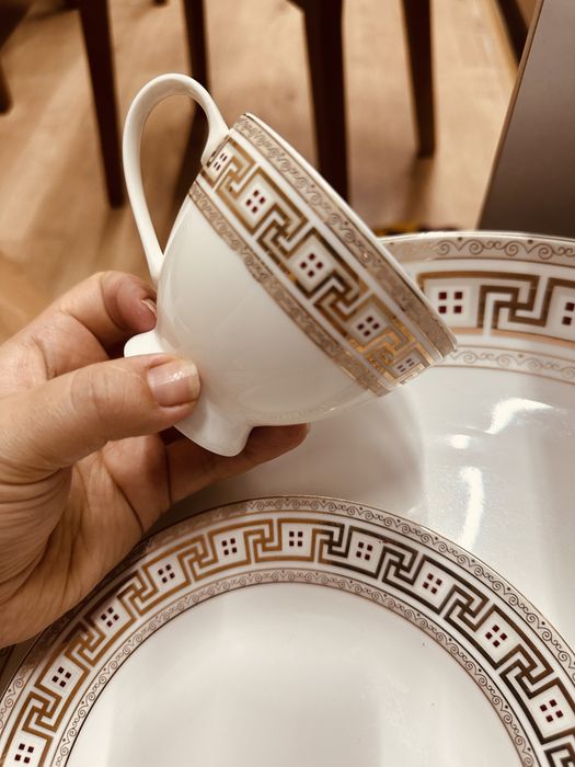 Посуда из 104 предметов