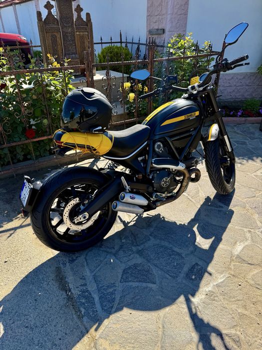 Ducati Scrambler 800  Full Throttle