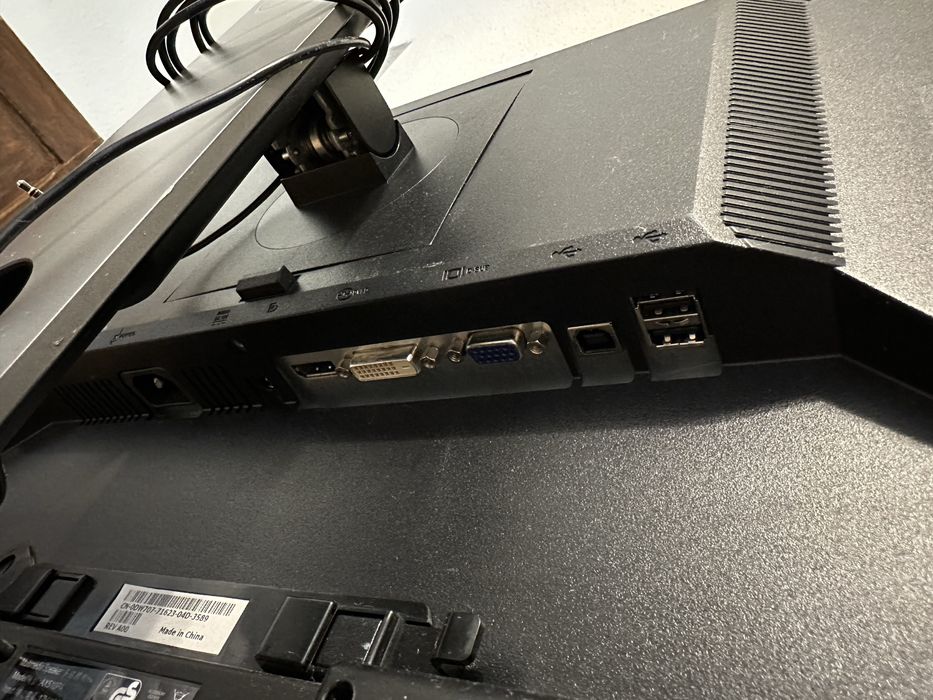 Monitor Professional Dell 22 P2210 cu soundbar Dell AX510
