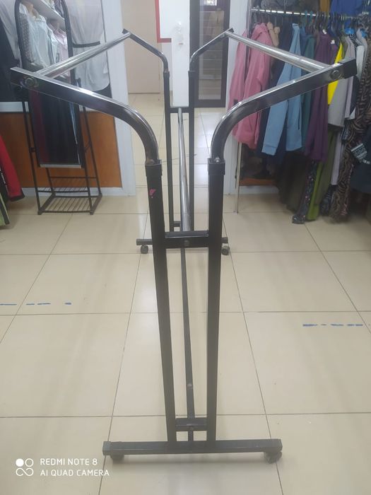 Железная вешалка