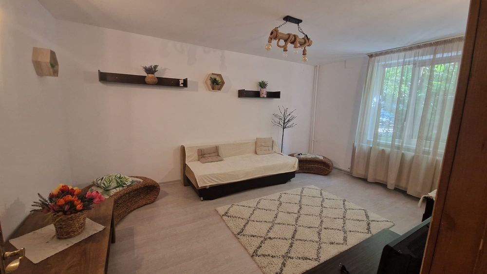 Închiriez apartament 2 cam