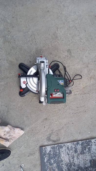 Торцовая пила Metabo KS 216 M LASERCUT