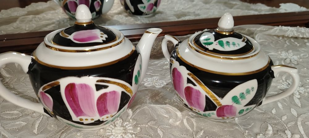 Choynak bilan shakar solib qoyadigan idishi..