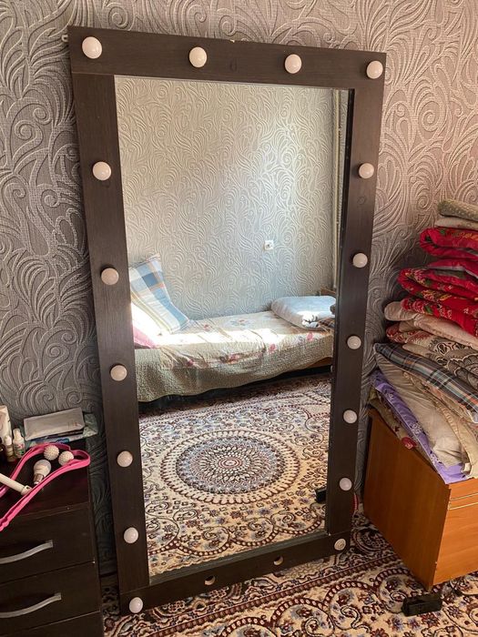 Маникюрный стол с подсветкой