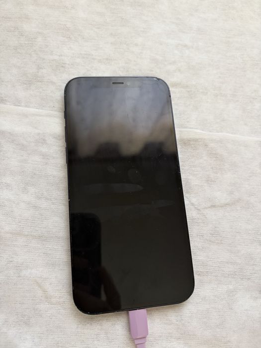 Vând un iPhone 12