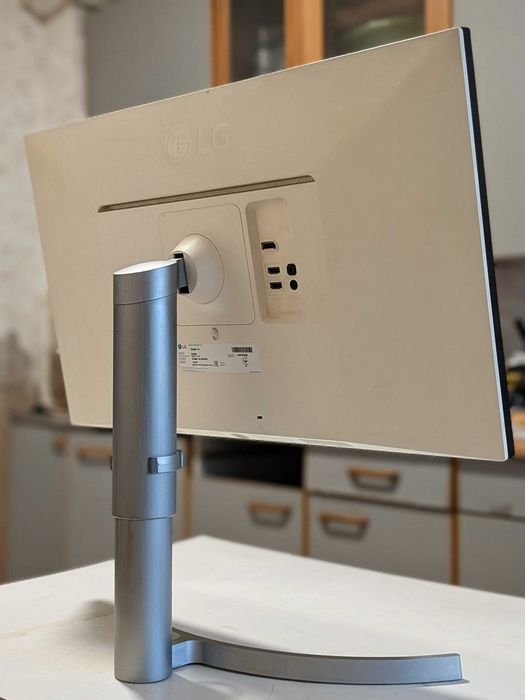 Монитор LG 27UK650W 4К